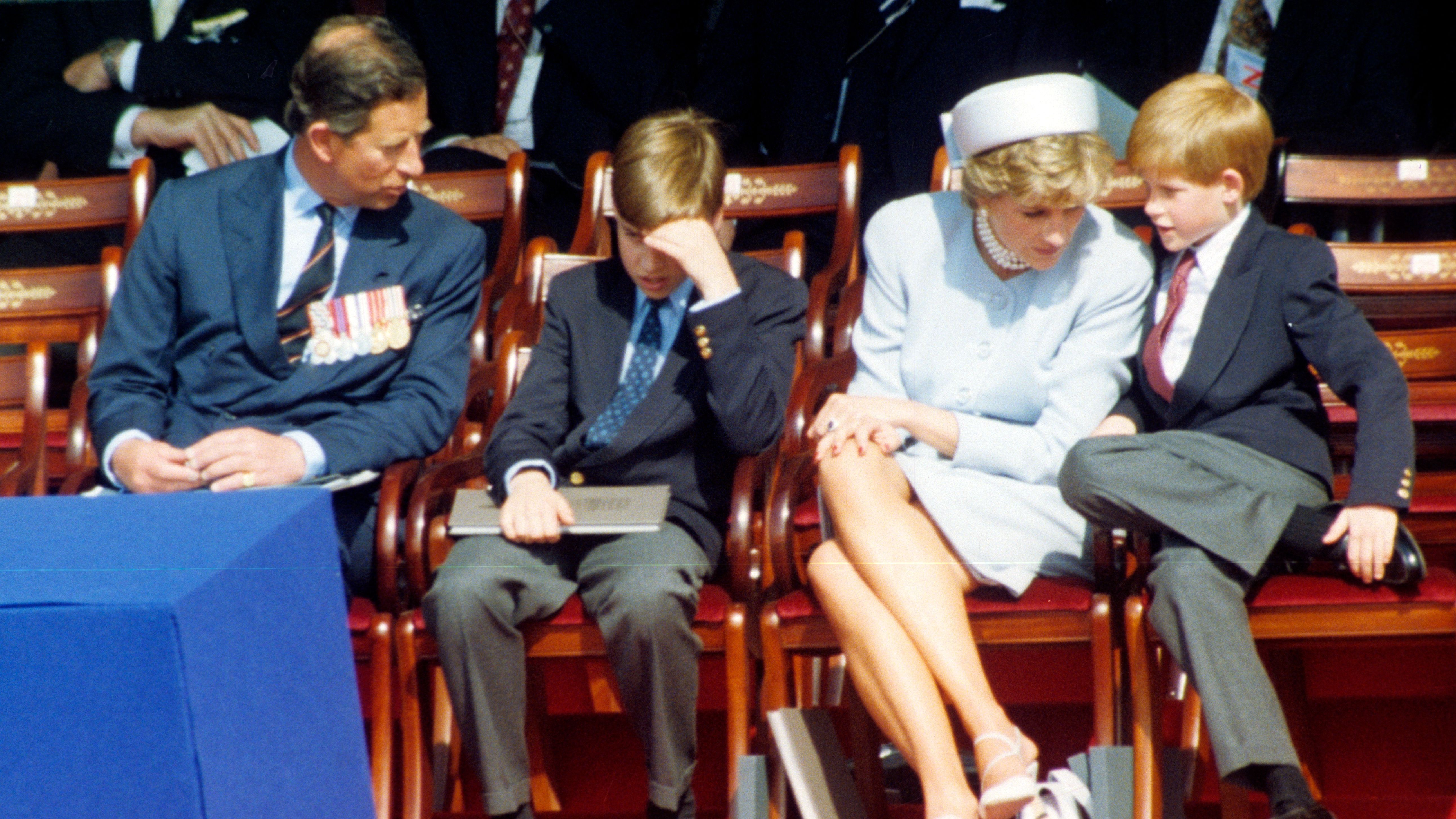 Lady Di, con las uñas rojas