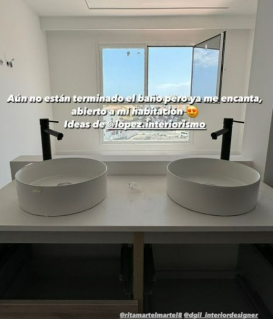 El baño de Anabel está conectado con su habitación