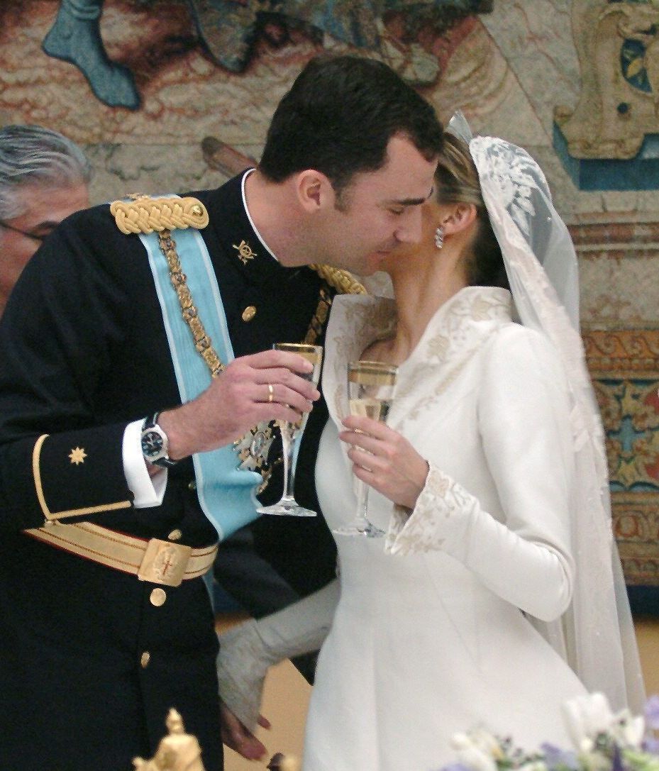 El brindis de los recién casados. FUENTE: Cordonpress