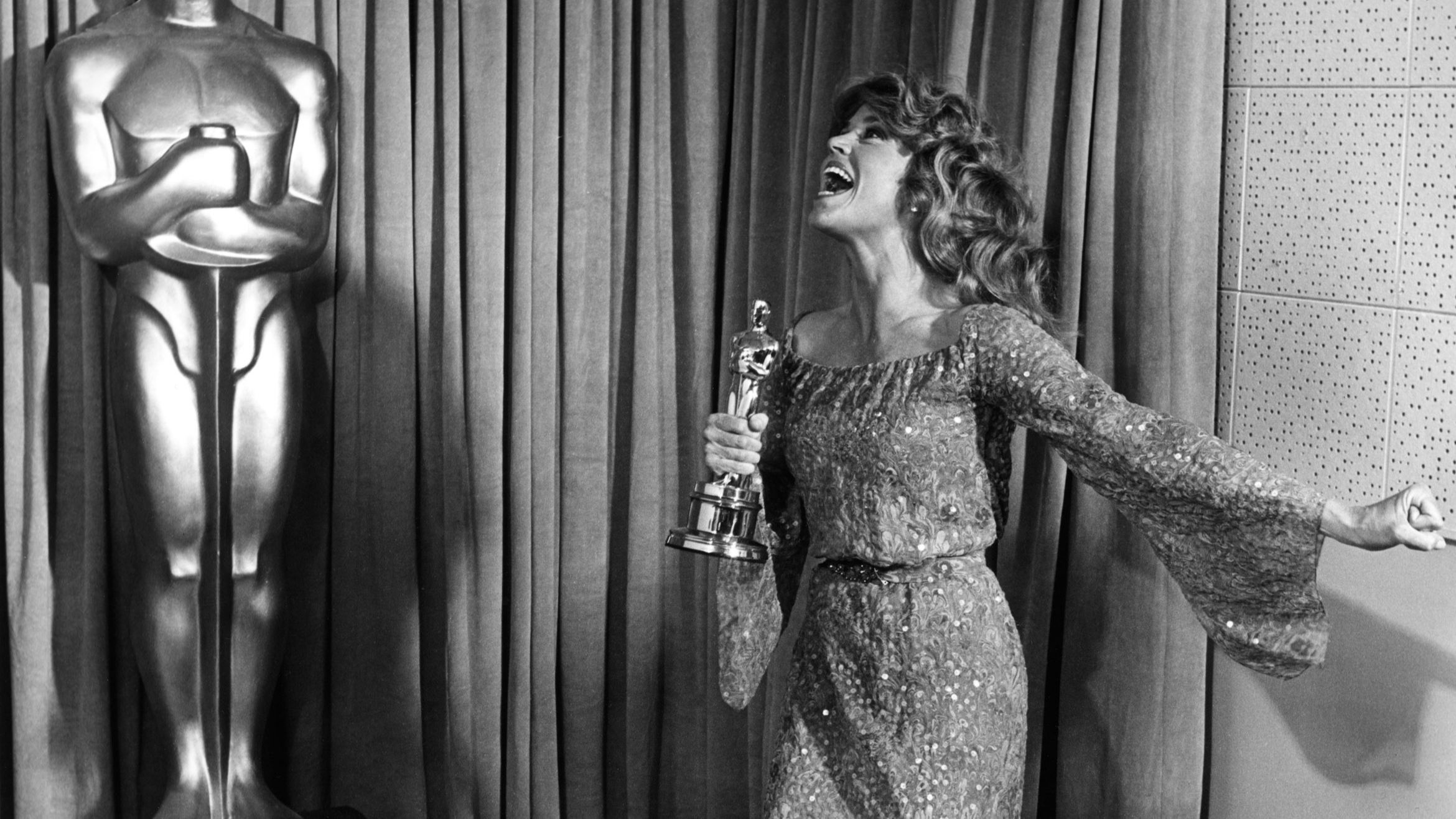 Jane Fonda recibe el Oscar a Mejor Actriz por ‘Coming Home’ en 1979