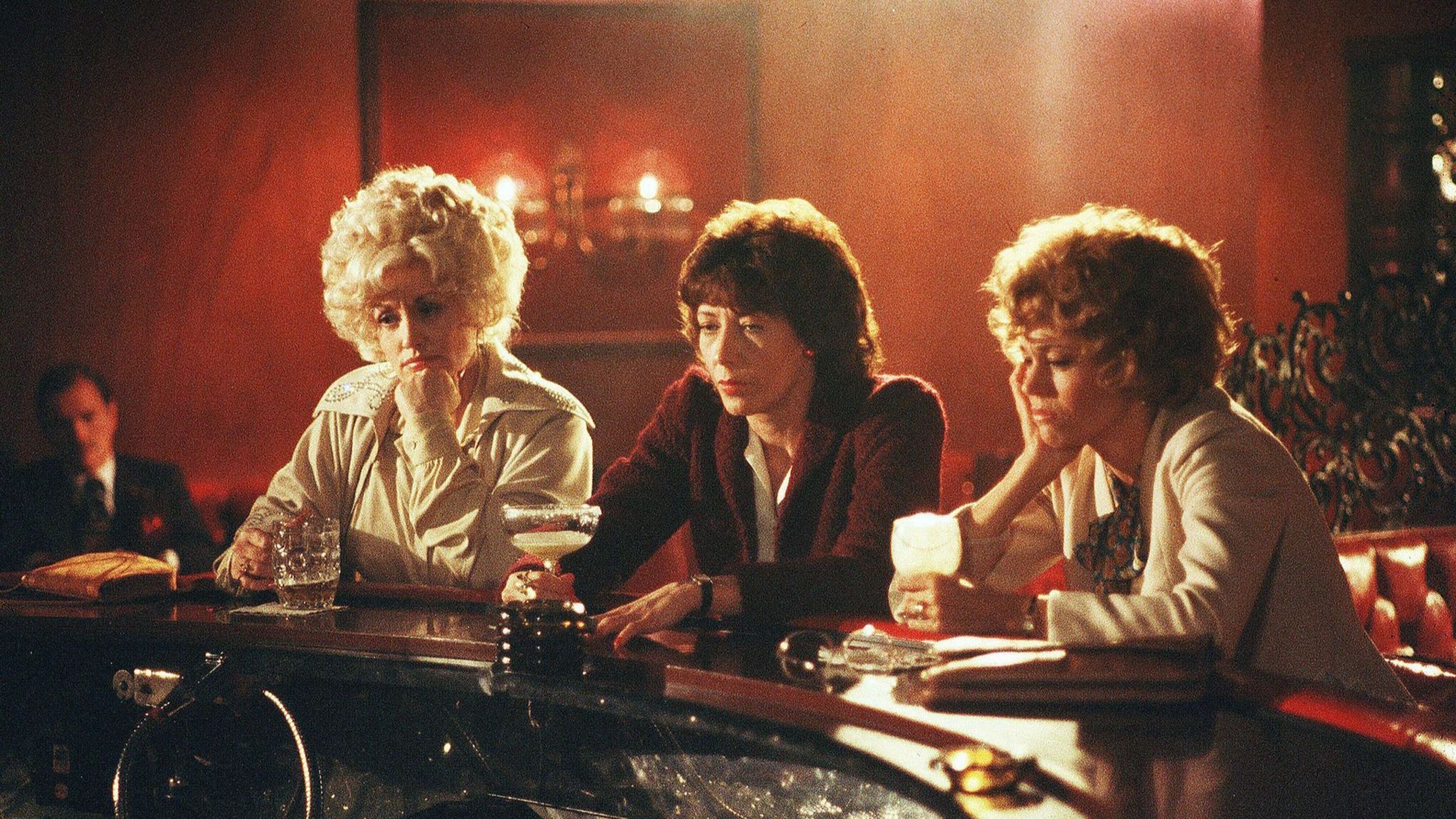 Parton, Tomlin, Fondo, pensando en como erradicar al patriarcado en 1980.