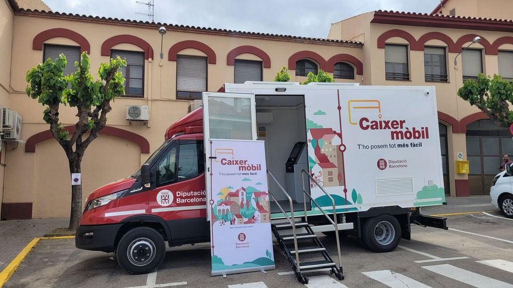 Una furgoneta con cajero por Barcelona: en marcha un servicio para municipios sin oficinas bancarias