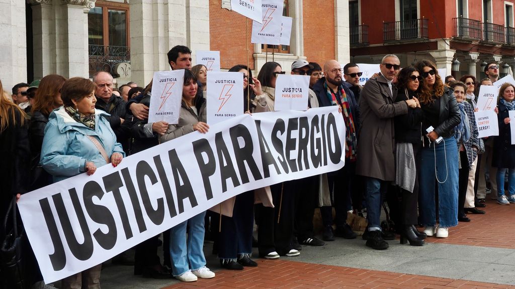 Concentración en la Plaza Mayor de Valladolid en recuerdo de Sergio Delgado Franco, el joven asesinado en burgos el pasado mes de febrero