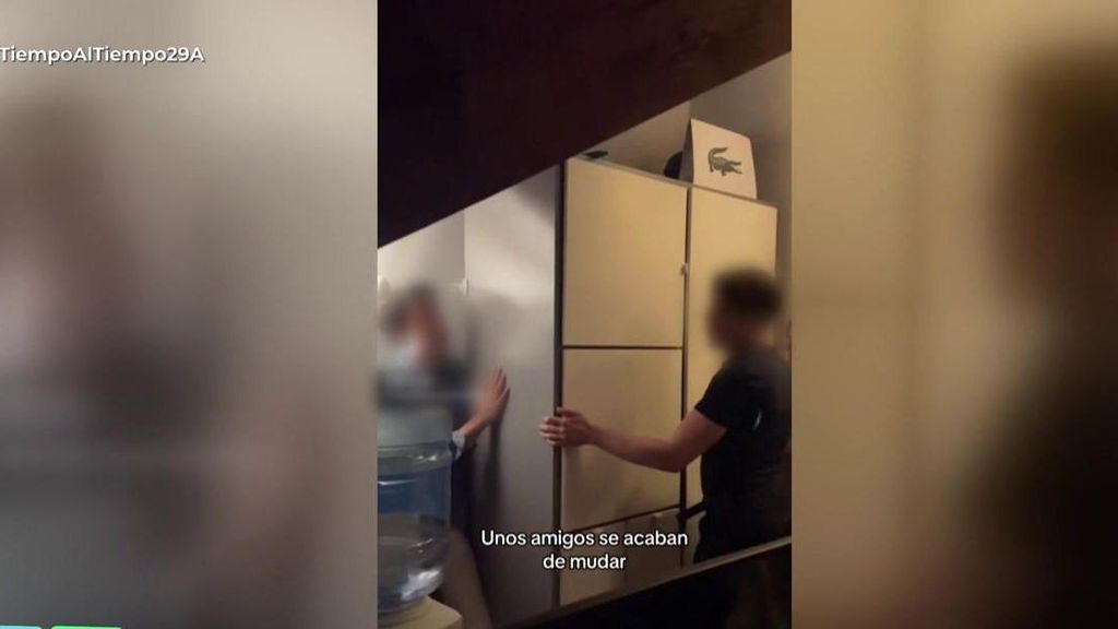 Se encuentran una puerta secreta en su nuevo piso en Madrid: lo que escondía este siniestro lugar