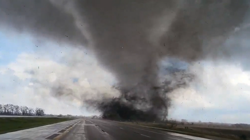 Cinco muertos, incluido un bebé, por los tornados en Oklahoma, Estados Unidos