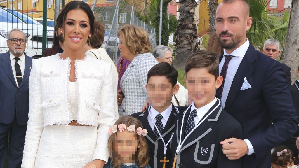 Mirian Ramos, junto a su marido y sus hijos