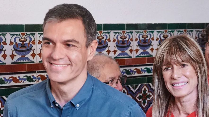 Sánchez y Begoña Gómez