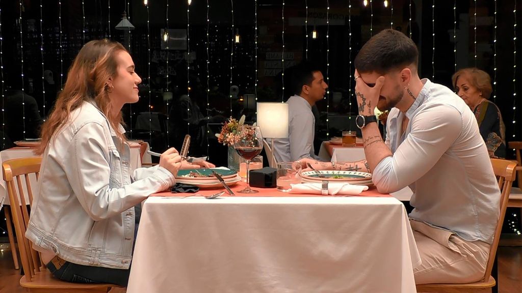 Sara y Pablo durante su cita en 'First Dates'