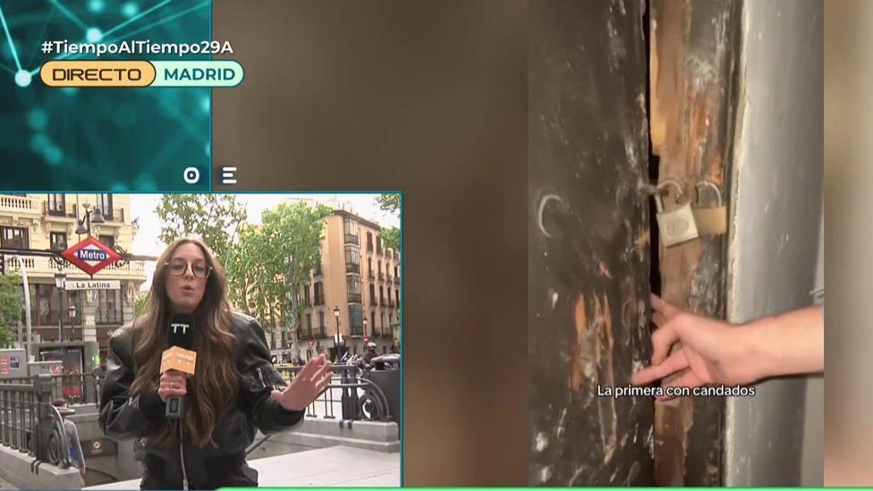 Una reportera de 'Tiempo al tiempo', en la Latina, en Madrid