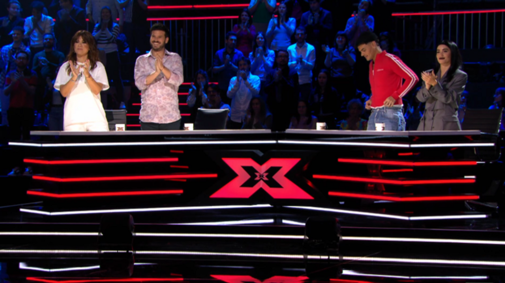 El jurado de 'Factor X', de pie tras la actuación de Adrielt Jokro