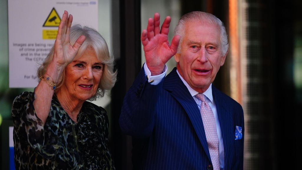 El rey Carlos III reaparece en un acto público muy emotivo con Camilla