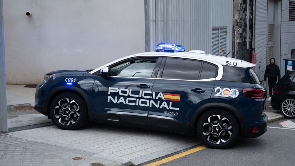 La Policía Nacional ha detenido en Marín (Pontevedra) a una madre y su hija por presunta explotación sexual