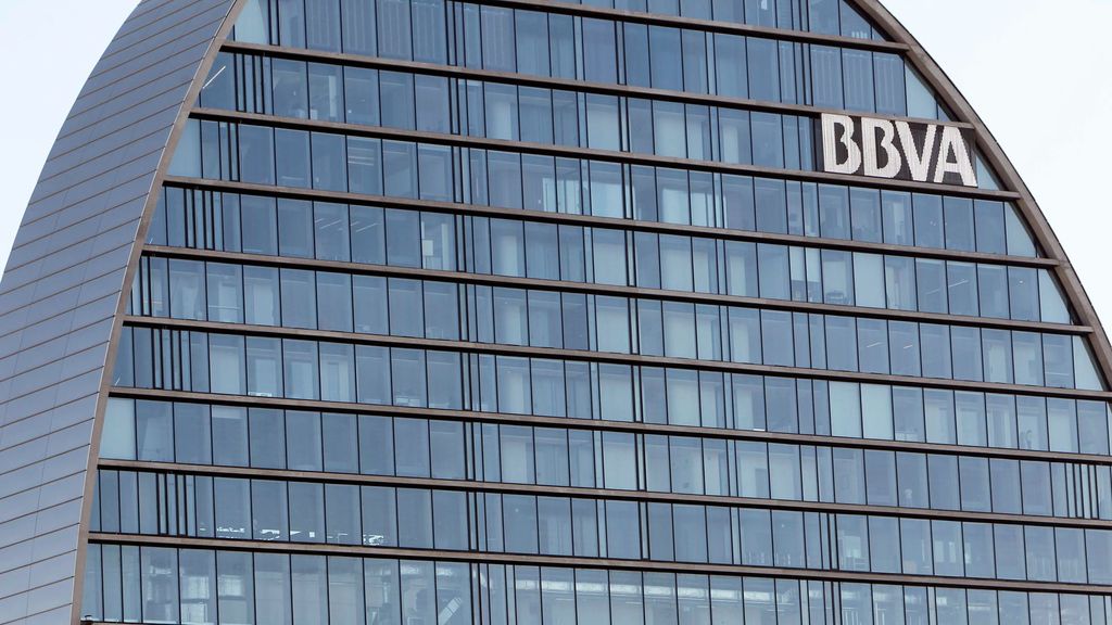 BBVA anuncia que está estudiando una fusión con el banco Sabadell