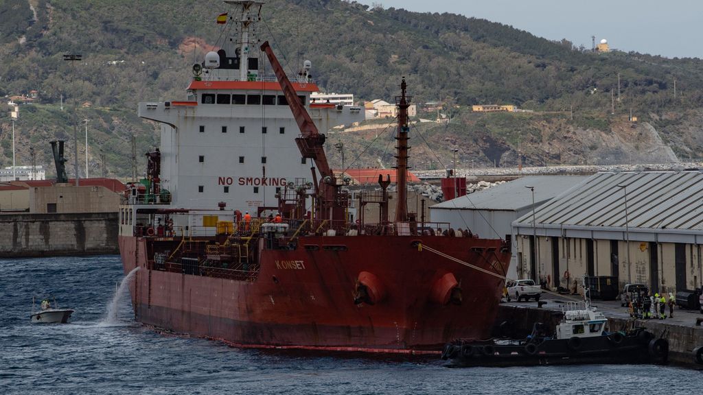 Ceuta sufre el mayor vertido de combustible de su historia: 25.000 litros derramados del petrolero turco ‘K Onset’