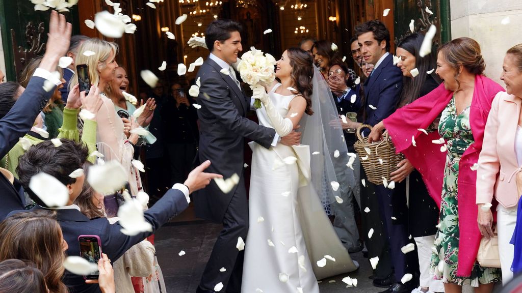 Javier García-Obregón y Eugenia Gil, a la salida de la iglesia