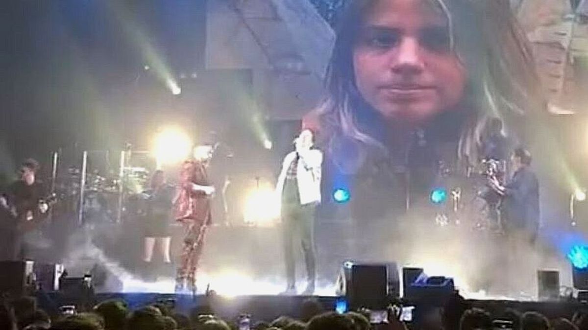 Andy y Lucas recuerdan a Marta del Castillo en su concierto en Sevilla y emocionan al padre de la joven