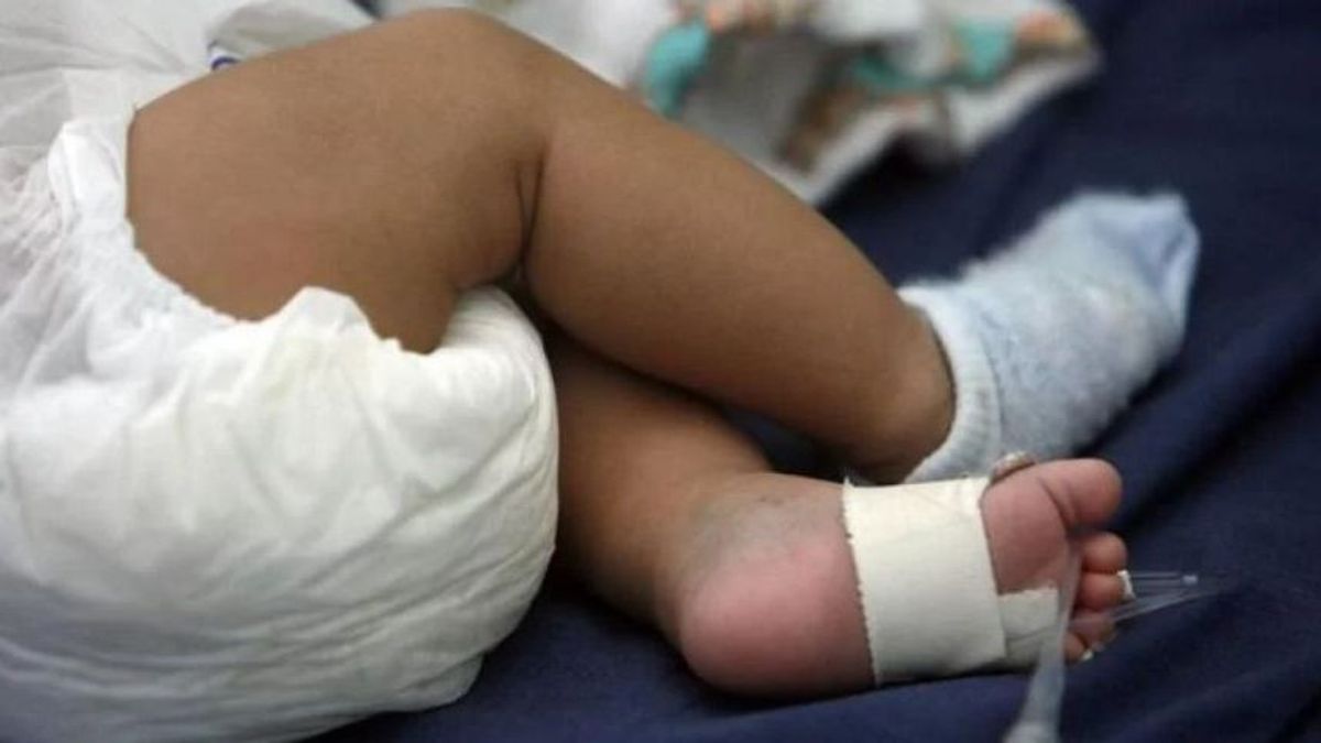 Ingresado un bebé por un coma etílico tras un despiste de la abuela con el biberón