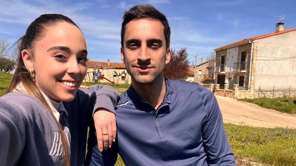 La nueva vida de Gabriel y Victoria, de vivir en Barcelona a un pueblo de 10 habitantes