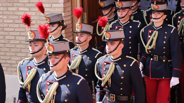 La Princesa Leonor Se Reencuentra Con Sus Padres En La Jura Del Rey 