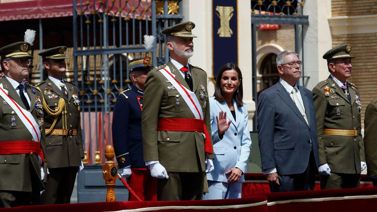 La reina Letizia elige un traje de Hugo Boss para la jura del rey