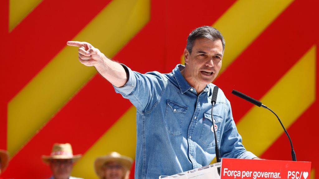 Pedro Sánchez insta a decidir entre la democracia o el "barrizal" de PP y Vox