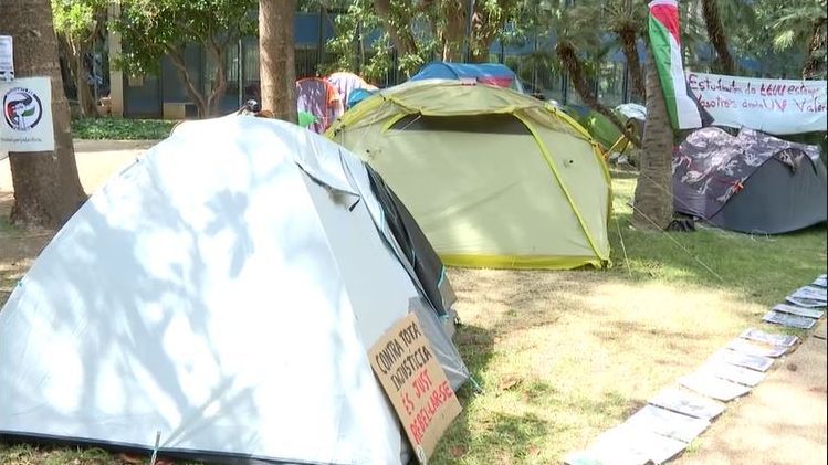Acampada palestina en el interior de la Faculdad de Filosofía en Valencia