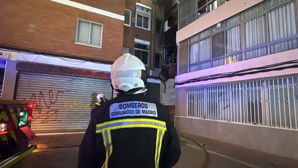 Muere un hombre en un incendio declarado en una vivienda de Alcalá de Henares, Madrid
