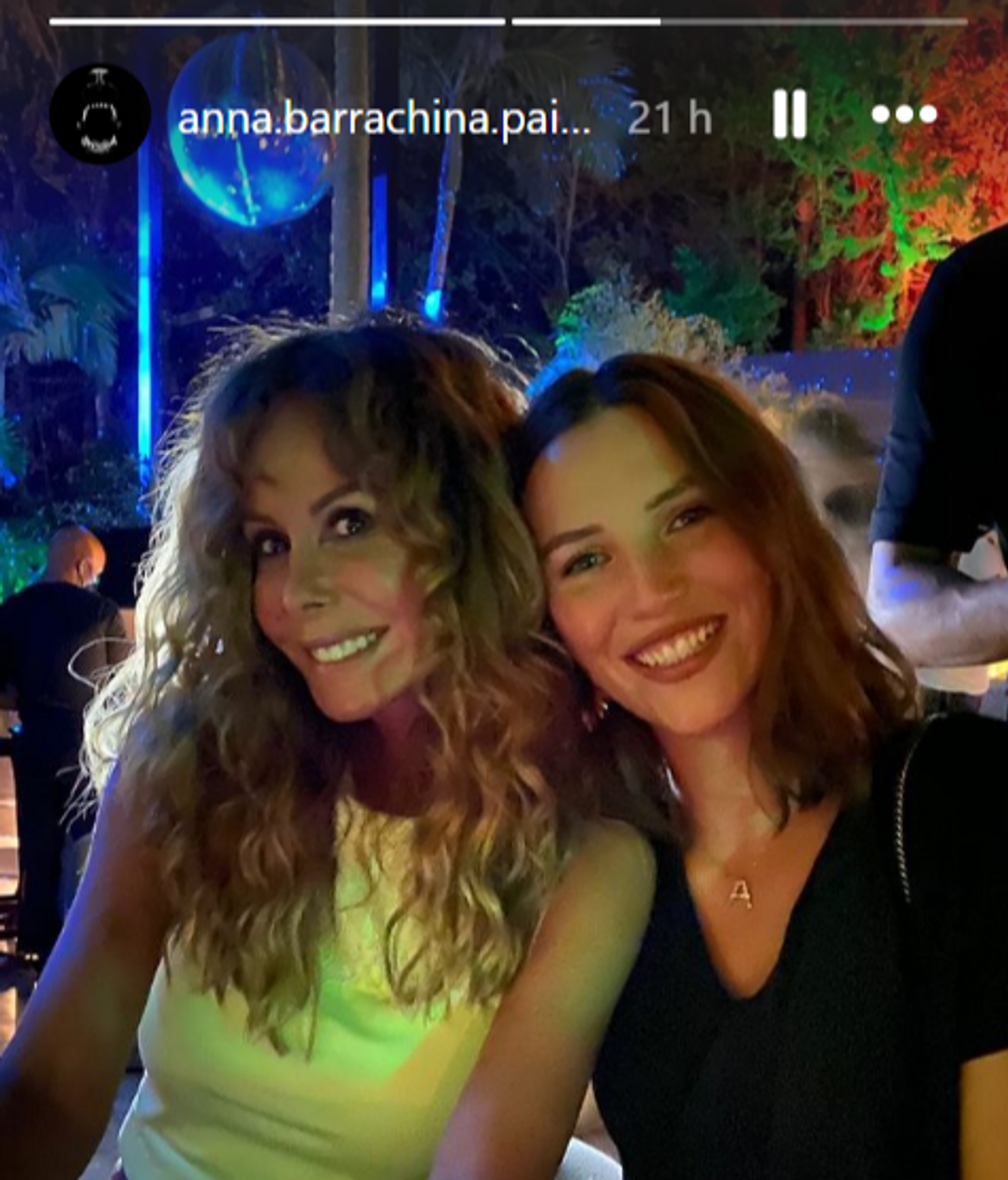 Anna Barrachina junto a Lara Dibildos.