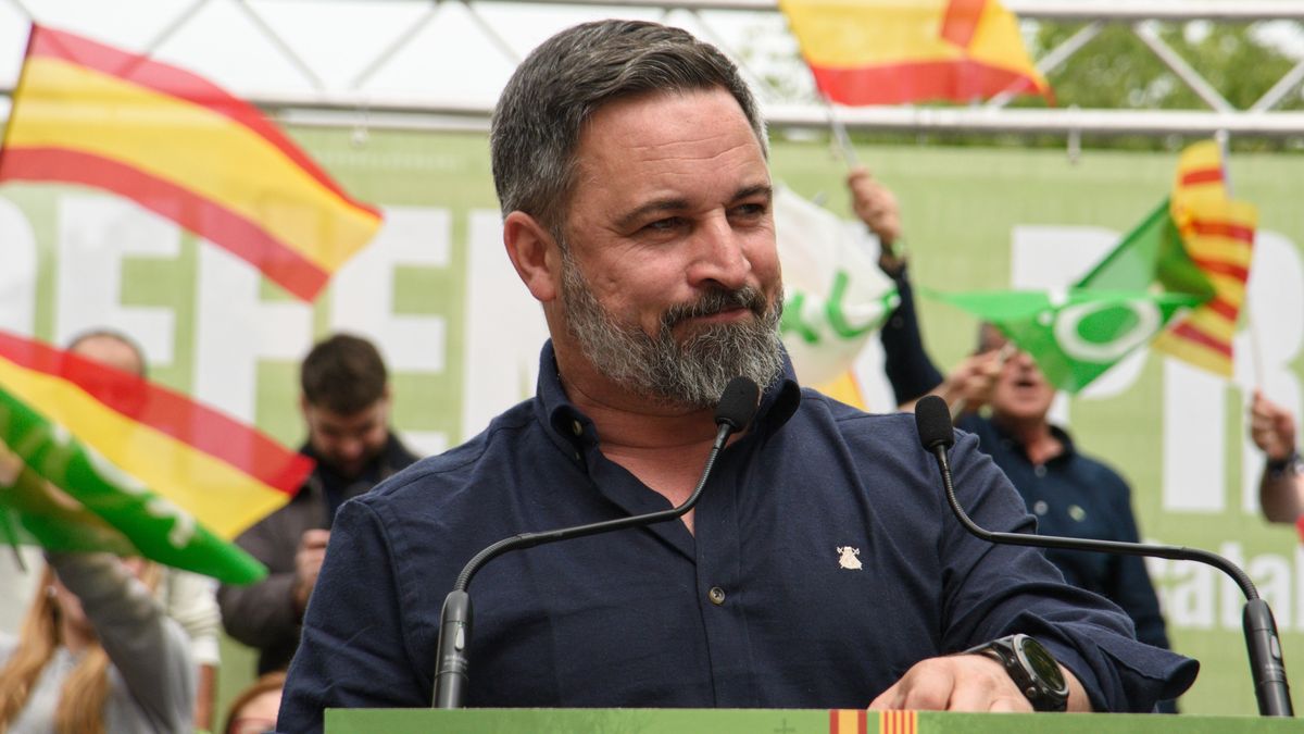 El presidente de VOX, Santiago Abascal, interviene durante un acto de campaña de VOX