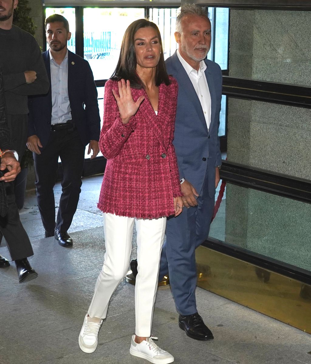 La reina Letizia, a su llega al Teatro Real de Madrid