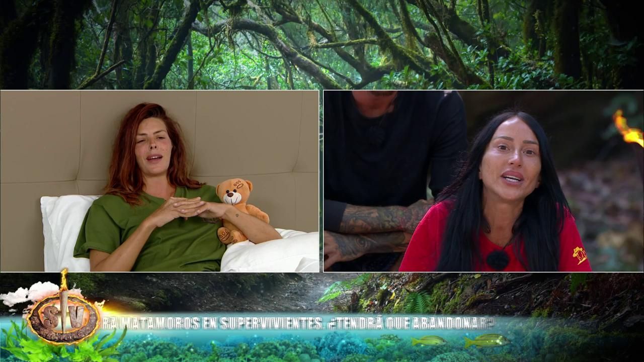 Laura Matamoros y Aurah Ruiz reaccionando a las palabras de sus compañeros