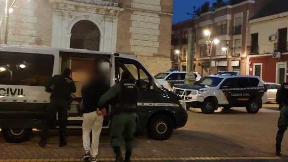 Detenidas 30 personas por estafar más de un millón de euros con el método “Man in the middle”