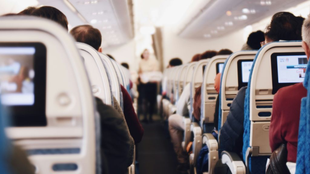 dolor de oidos en el avion unsplash