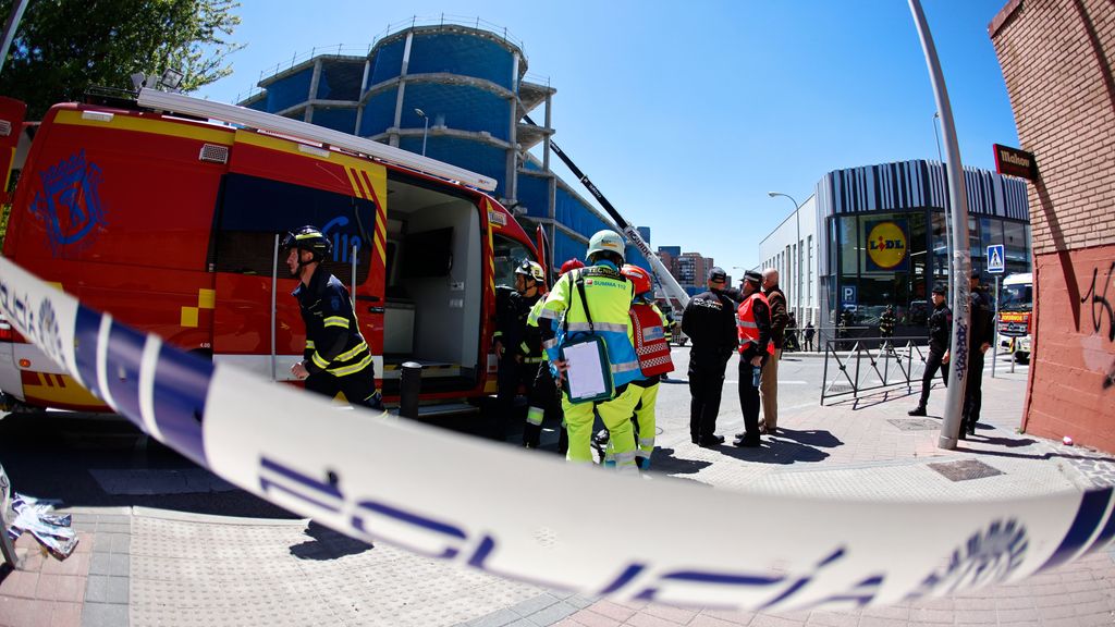 Dos trabajadores atrapados al caer el forjado de un edificio en rehabilitación en Madrid