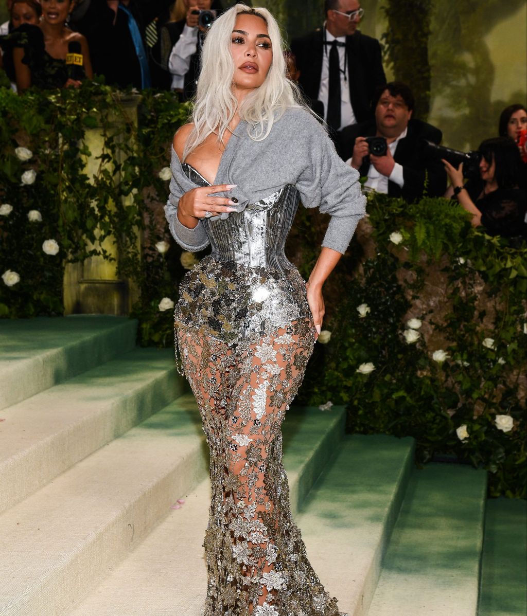 Este es el polémico vestido con el que Kim Kardashian ha vuelto a generar controversia