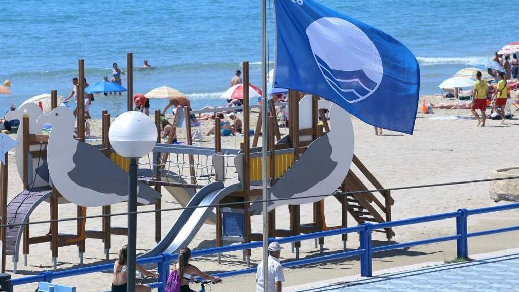 Playa con bandera azul