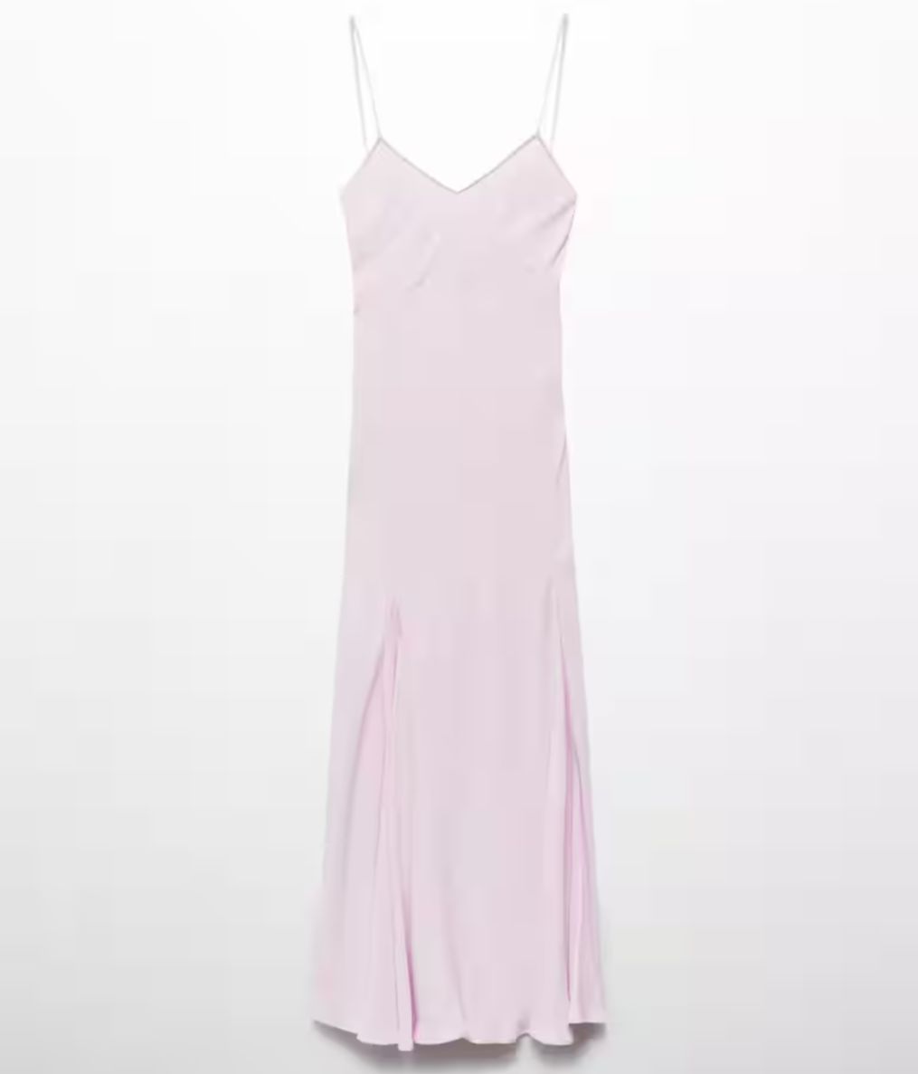 Vestido rosa empolvado con volantes