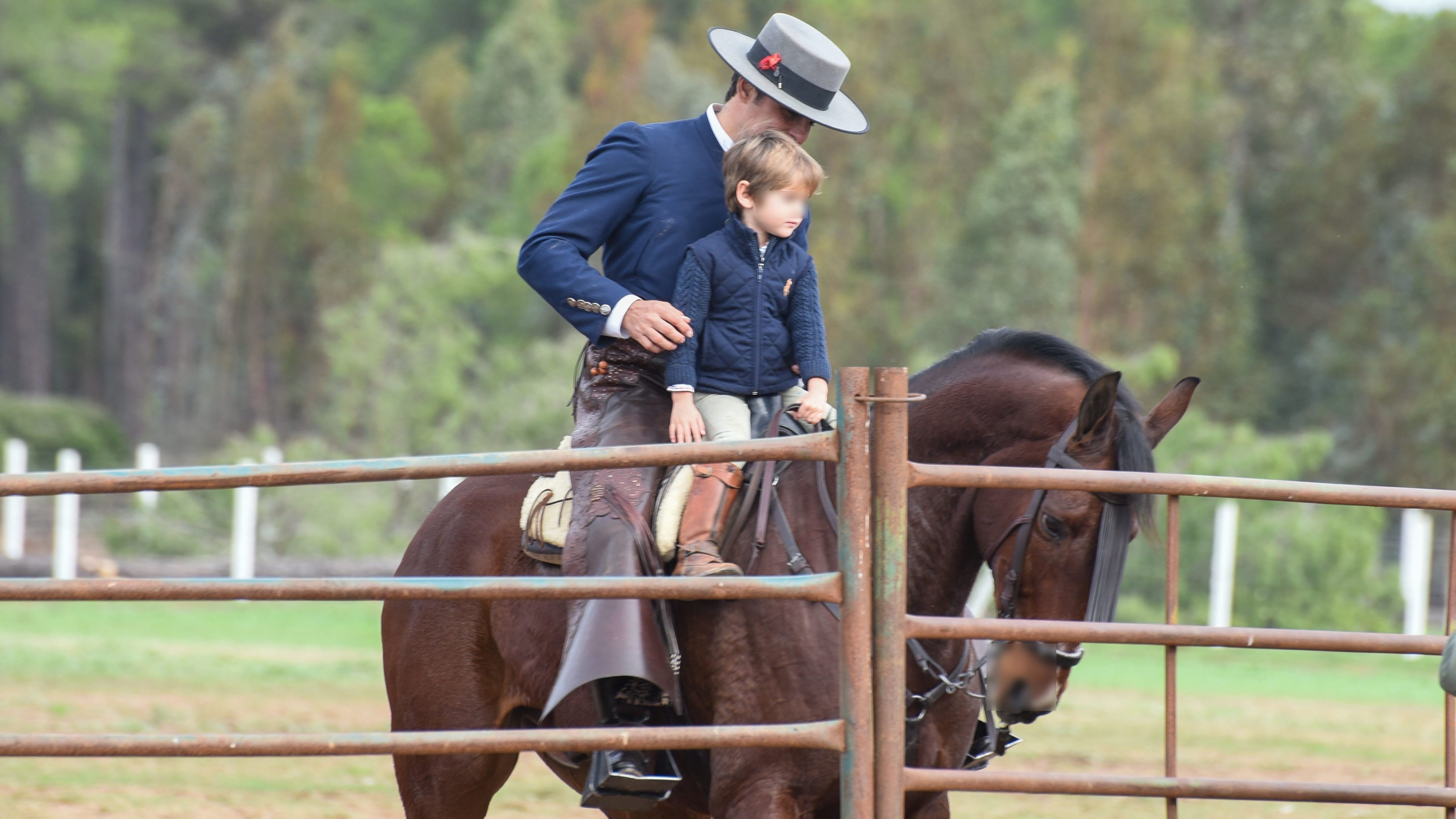 Fran Rivera junto a su hijo Curro.