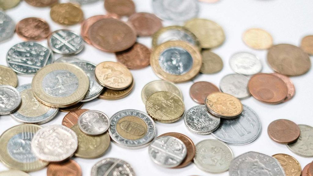 La moneda de cinco euros está en circulación y destrona a la de dos como la más valiosa