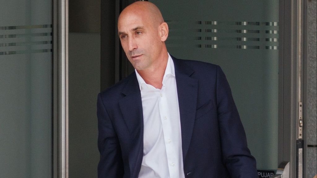 El expresidente de la Real Federación Española de Fútbol, Luis Rubiales, sale de declarar en la Audiencia Nacional