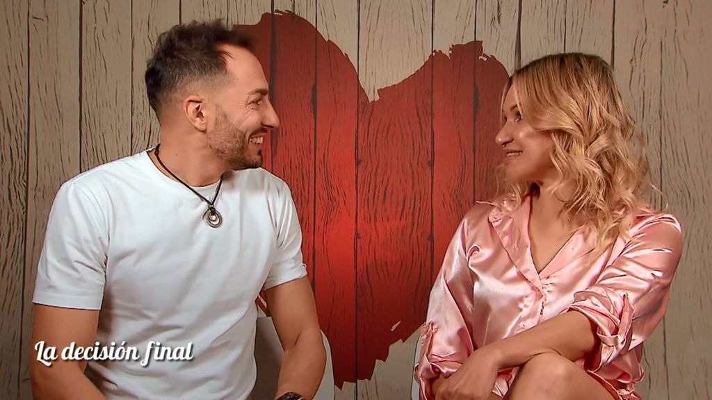 Pablo y Volha durante su cita en 'First Dates'