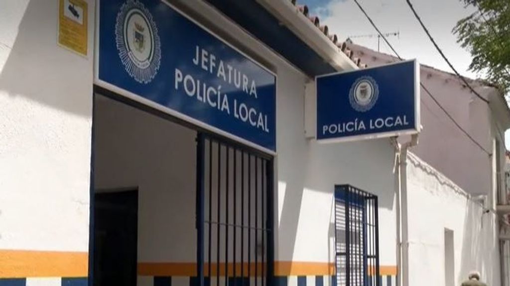 El estado en el que encontró la Policía a 'la niña lobo' en Coín, Málaga: estaba desaliñada, nervios y "haciendo movimientos extraños"
