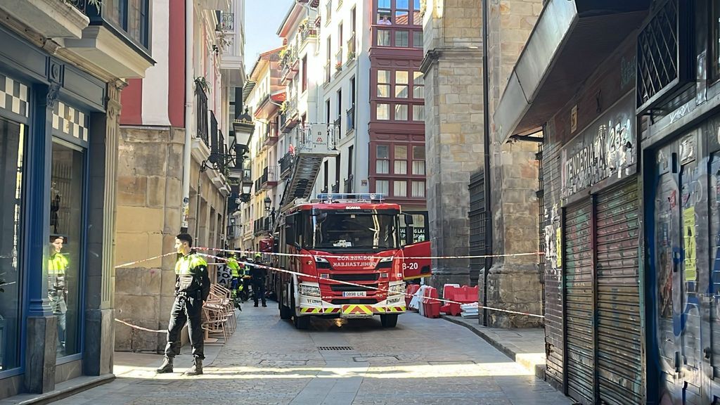 Cinco obreros resultan heridos en el derrumbe de la cubierta de un edificio en obras en Bilbao