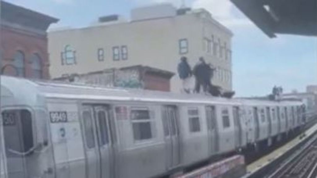 'Subway surfing': qué es y por qué prolifera esta peligrosa práctica en el metro de Nueva York