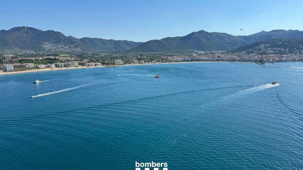 Buscan a un hombre desaparecido mientras se bañaba con su amigo en la playa de Roses, Girona