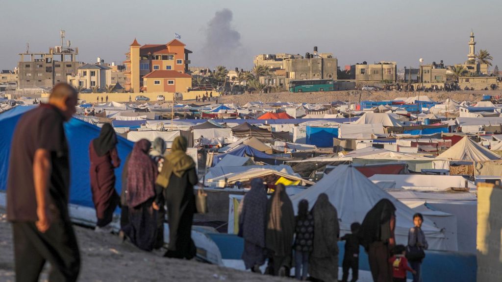 Más de 110.000 palestinos huyen de Rafah tras el recrudecimiento de la ofensiva militar de Israel.