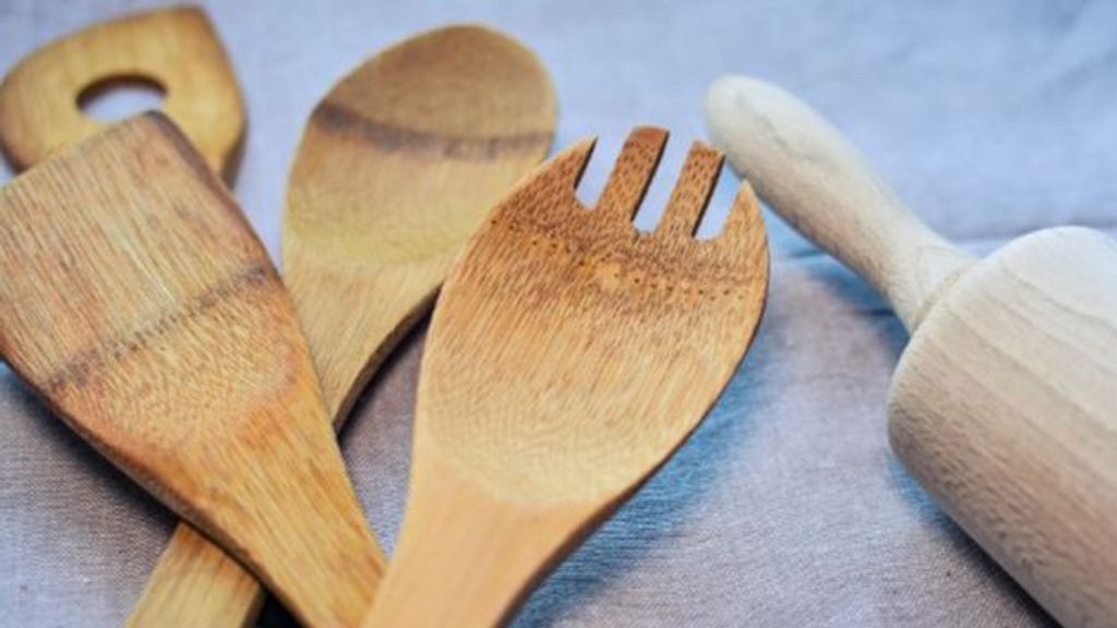 ¿Por qué no debemos usar utensilios de madera para cocinar?