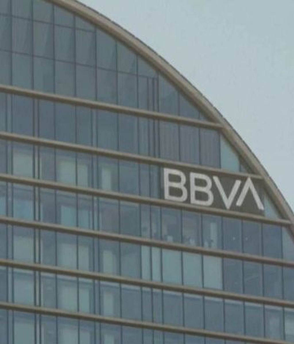Qué es la OPA hostil con la que el BBVA intenta absorber al Banco Sabadell