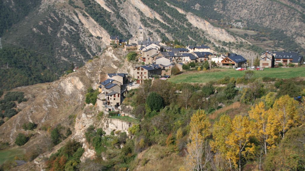 Un pueblo catalán ofrece alquiler económico para salvar su escuela