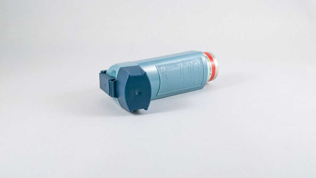 Alerta sanitaria: retiran del mercado un inhalador para el asma por error en la fecha de caducidad